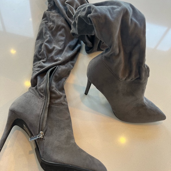 Brand new!! Gray thigh high suede boots - Picture 1 of 1
